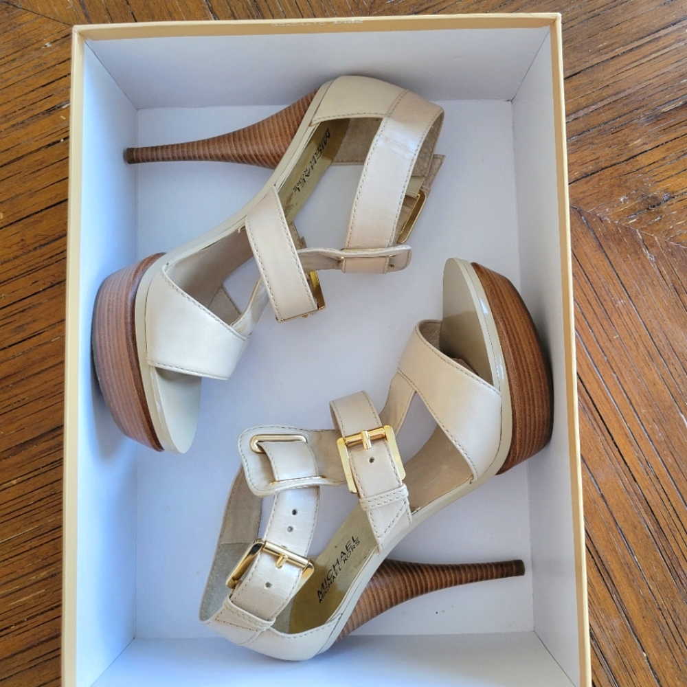 MICHAEL Michael Kors Gansevoort platform size 7.5